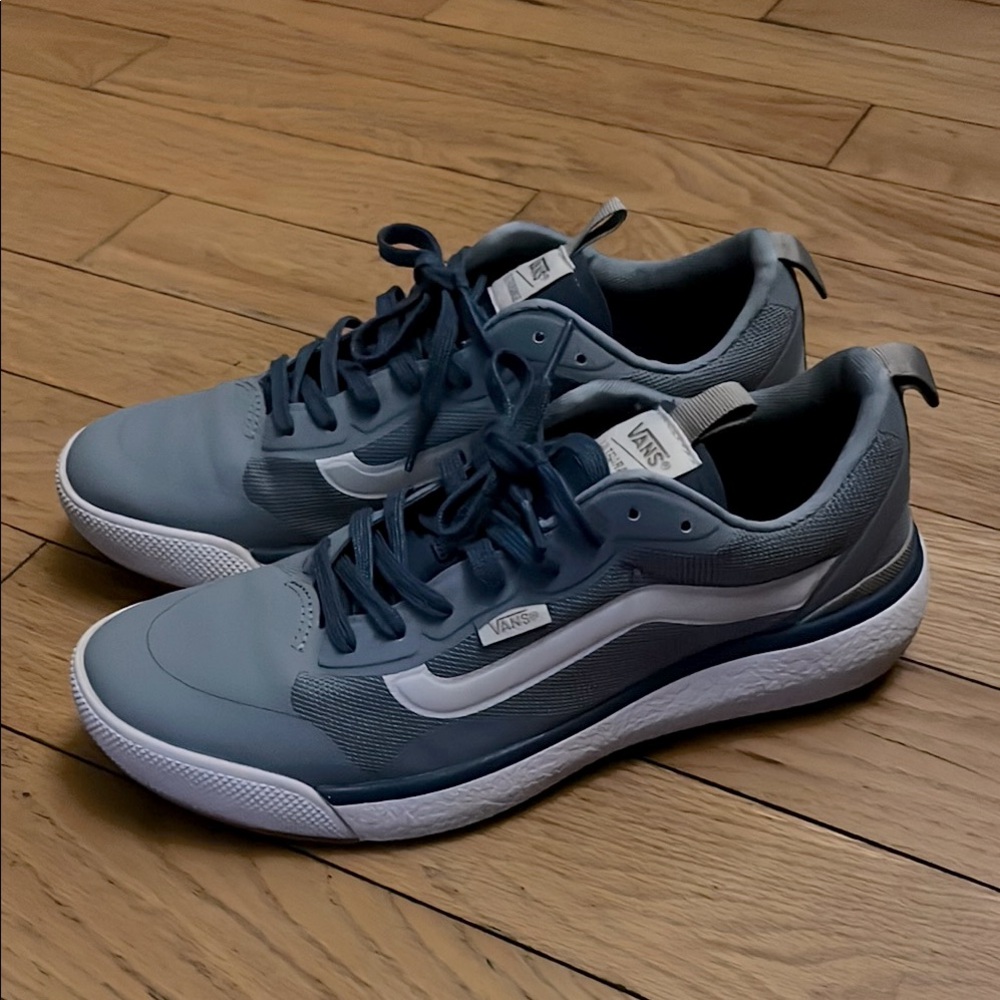 Vans Ultrarange EXO Size 8.5 Men’s 
Size 10.0 Women’s Light Blue
Unisex